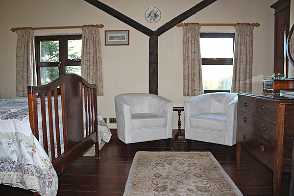 Nutshell Cottage - Bed & Breakfast - Near Hartpury College Gloucestershire