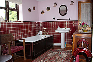 Family bathroom at Nutshell Cottage - Bed & Breakfast - Near Hartpury College Gloucestershire